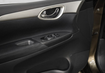 Подержанный автомобиль Nissan Tiida Hatchback 2015 года (17 фото)