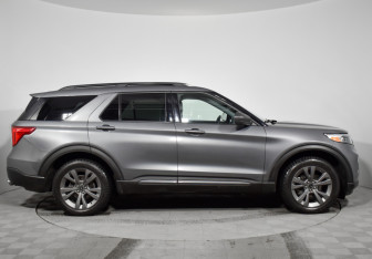 Подержанный автомобиль Ford Explorer 2021 года (4 фото)