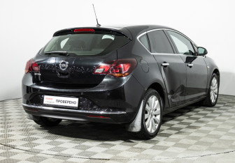 Подержанный автомобиль Opel Astra Hatchback 2013 года (16 фото)