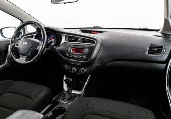 Подержанный автомобиль Kia Ceed Hatchback 2016 года (9 фото)