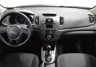 Подержанный автомобиль Kia Cerato Sedan 2010 года (14 фото)