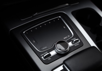 Подержанный автомобиль Audi Q7 2015 года (18 фото)