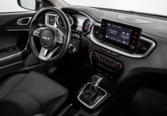 Подержанный автомобиль Kia Ceed Wagon 2022 года (9 фото)