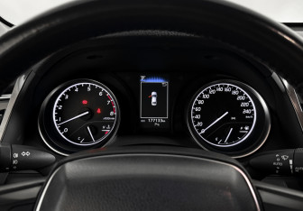 Подержанный автомобиль Toyota Camry Sedan 2019 года (19 фото)