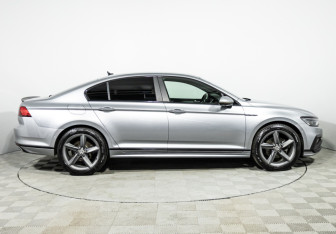 Подержанный автомобиль Volkswagen Passat Sedan 2021 года (4 фото)