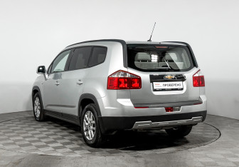 Подержанный автомобиль Chevrolet Orlando 2012 года (7 фото)