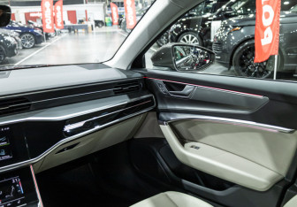 Подержанный автомобиль Audi A6 Sedan 2021 года (14 фото)