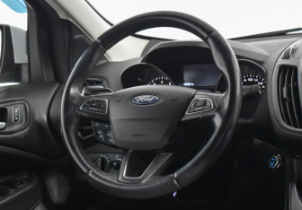 Подержанный автомобиль Ford Kuga 2018 года (14 фото)