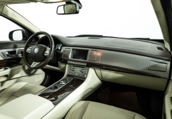 Подержанный автомобиль Jaguar XF Sedan 2009 года (9 фото)