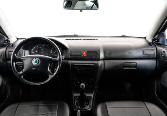 Подержанный автомобиль Skoda Octavia Liftback 2006 года (10 фото)