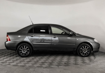 Подержанный автомобиль Toyota Corolla Sedan 2005 года (4 фото)