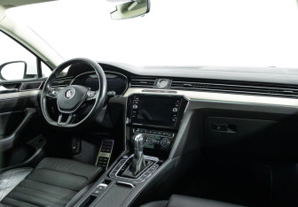 Подержанный автомобиль Volkswagen Passat Sedan 2019 года (9 фото)