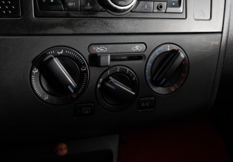 Подержанный автомобиль Nissan Tiida Sedan 2010 года (12 фото)