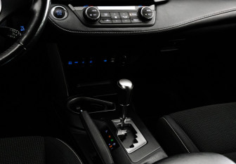 Подержанный автомобиль Toyota RAV4 2019 года (12 фото)