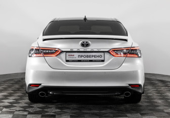 Подержанный автомобиль Toyota Camry Sedan 2021 года (6 фото)