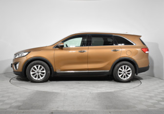 Подержанный автомобиль Kia Sorento 2016 года (8 фото)