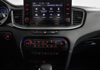 Подержанный автомобиль Kia Ceed Wagon 2022 года (17 фото)