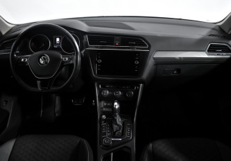 Подержанный автомобиль Volkswagen Tiguan 2018 года (16 фото)