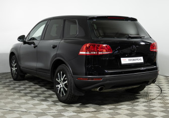Подержанный автомобиль Volkswagen Touareg 2015 года (7 фото)