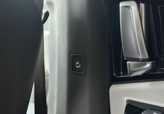 Подержанный автомобиль Kia Carnival 2020 года (25 фото)