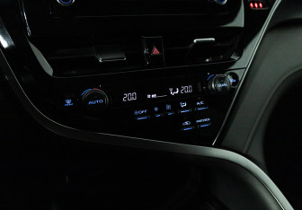 Подержанный автомобиль Toyota Camry Sedan 2022 года (18 фото)