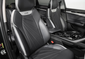 Подержанный автомобиль Geely Atlas 2024 года (29 фото)