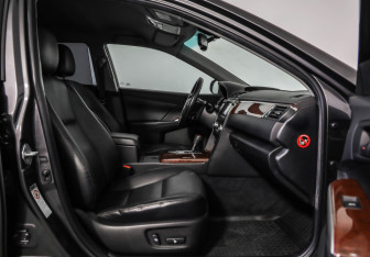 Подержанный автомобиль Toyota Camry Sedan 2013 года (25 фото)