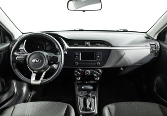 Подержанный автомобиль Kia Rio Hatchback 2021 года (13 фото)