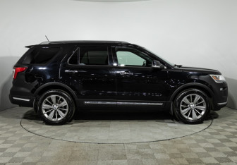 Подержанный автомобиль Ford Explorer 2019 года (4 фото)