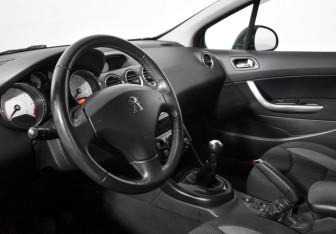 Подержанный автомобиль Peugeot 408 2013 года (9 фото)
