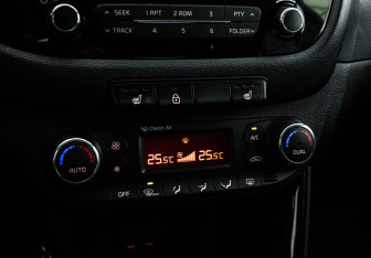 Подержанный автомобиль Kia Ceed Hatchback 2014 года (16 фото)