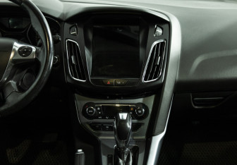 Подержанный автомобиль Ford Focus Hatchback 2013 года (14 фото)
