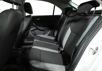 Подержанный автомобиль Skoda Rapid Liftback 2020 года (10 фото)
