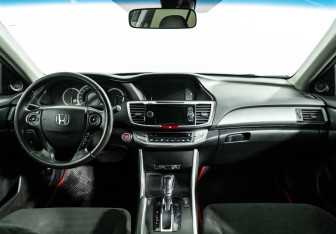 Подержанный автомобиль Honda Accord Sedan 2013 года (13 фото)