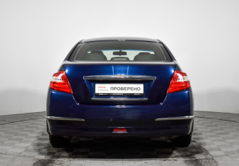 Подержанный автомобиль Nissan Teana 2009 года (6 фото)