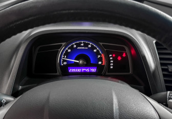 Подержанный автомобиль Honda Civic Sedan 2007 года (19 фото)