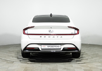 Подержанный автомобиль Hyundai Sonata 2021 года (6 фото)