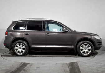 Подержанный автомобиль Volkswagen Touareg 2008 года (4 фото)