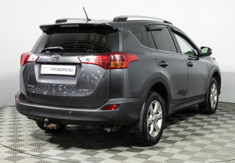 Подержанный автомобиль Toyota RAV4 2014 года (5 фото)