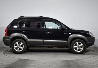 Подержанный автомобиль Hyundai Tucson 2007 года (4 фото)