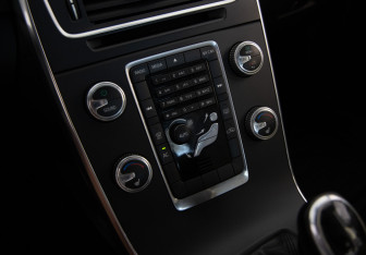 Подержанный автомобиль Volvo S60 2014 года (14 фото)