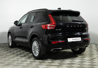 Подержанный автомобиль Volvo XC40 2018 года (7 фото)