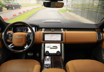 Подержанный автомобиль Land Rover Range Rover 2018 года (11 фото)