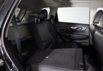 Подержанный автомобиль Nissan X-Trail 2015 года (16 фото)