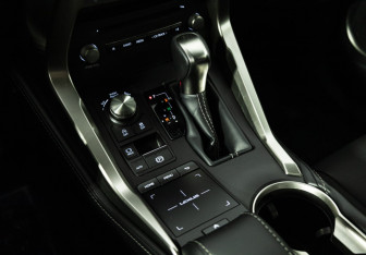 Подержанный автомобиль Lexus NX 2018 года (19 фото)