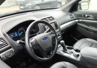 Подержанный автомобиль Ford Explorer 2018 года (13 фото)