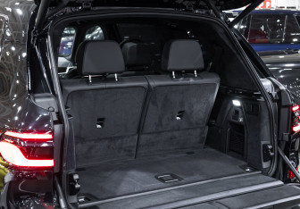 Подержанный автомобиль BMW X7 2023 года (12 фото)