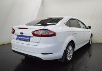 Подержанный автомобиль Ford Mondeo Sedan 2014 года (5 фото)