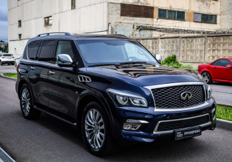 Подержанный автомобиль Infiniti QX80 2017 года (4 фото)