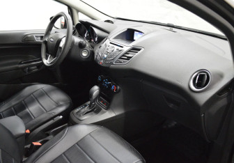 Подержанный автомобиль Ford Fiesta Hatchback 2016 года (12 фото)